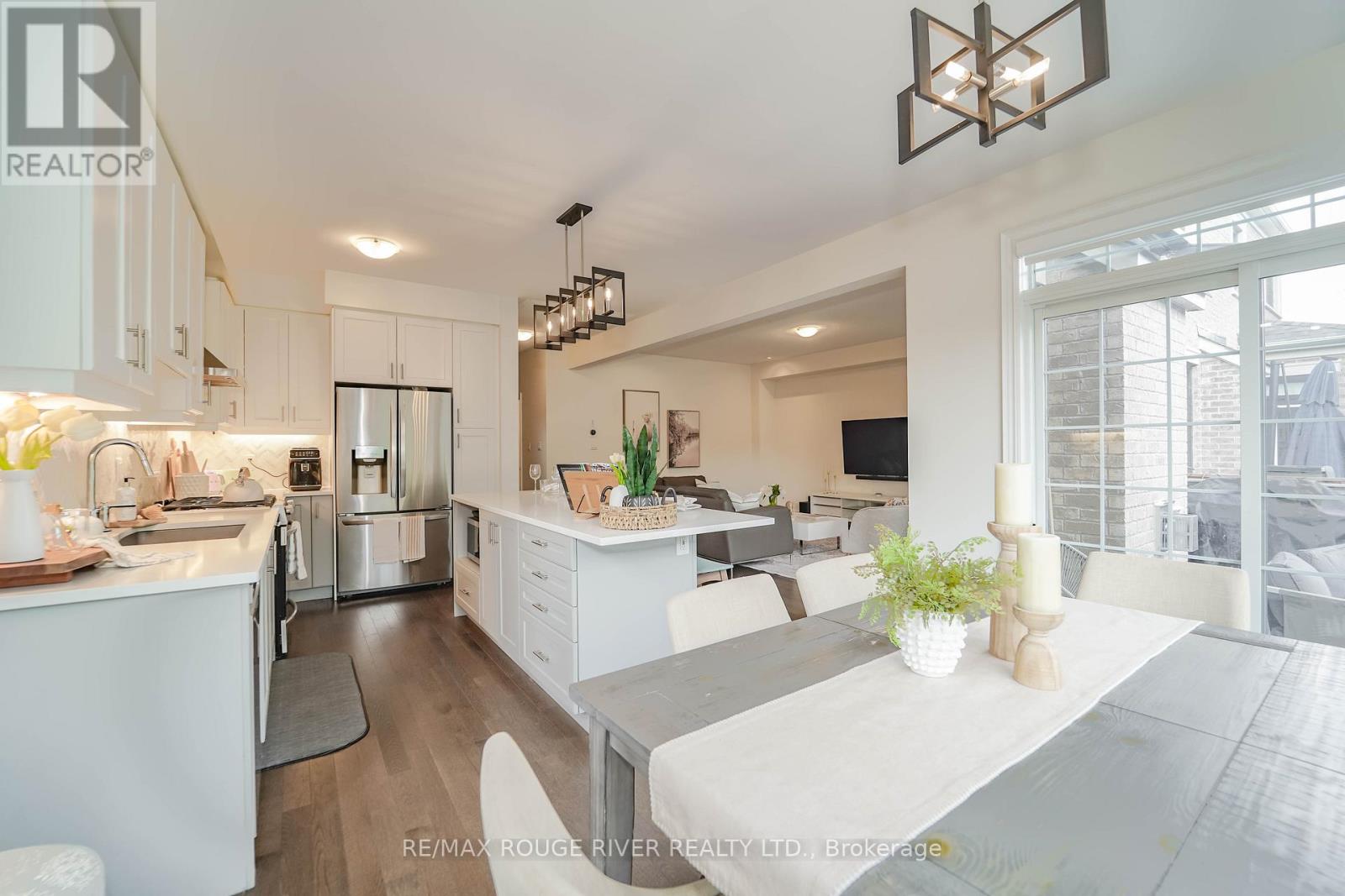Photo 24 of 195 Lionhead Golf Club Road, Brampton ON