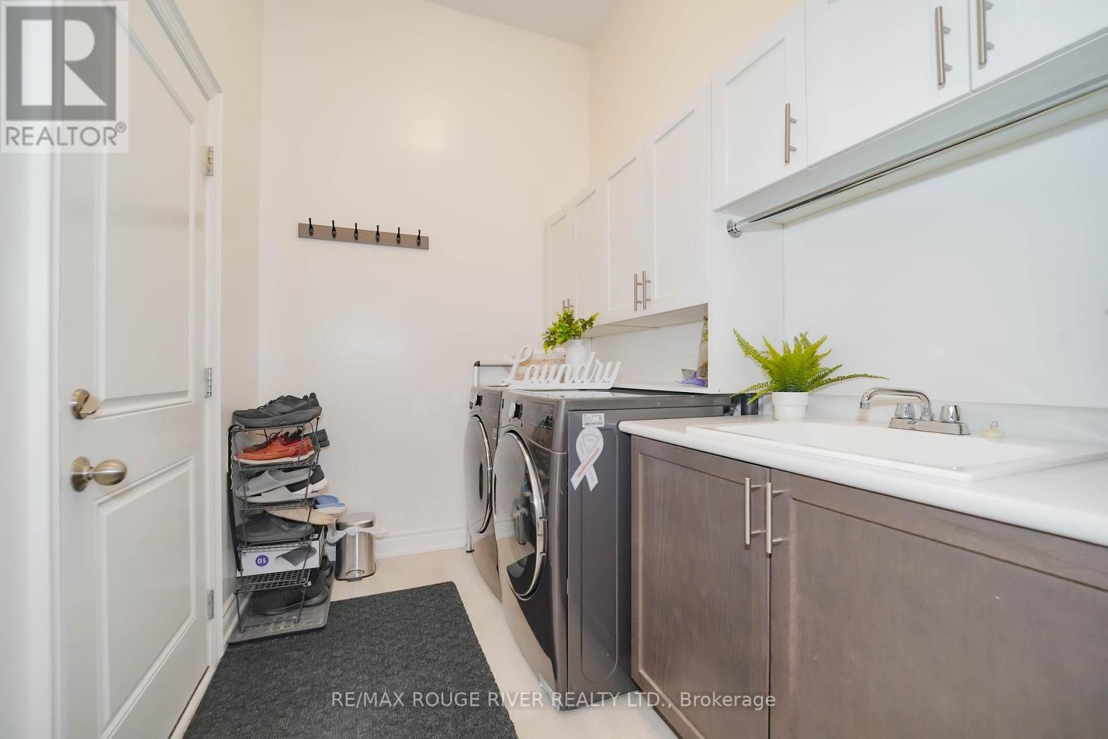 Photo 26 of 195 Lionhead Golf Club Road, Brampton ON