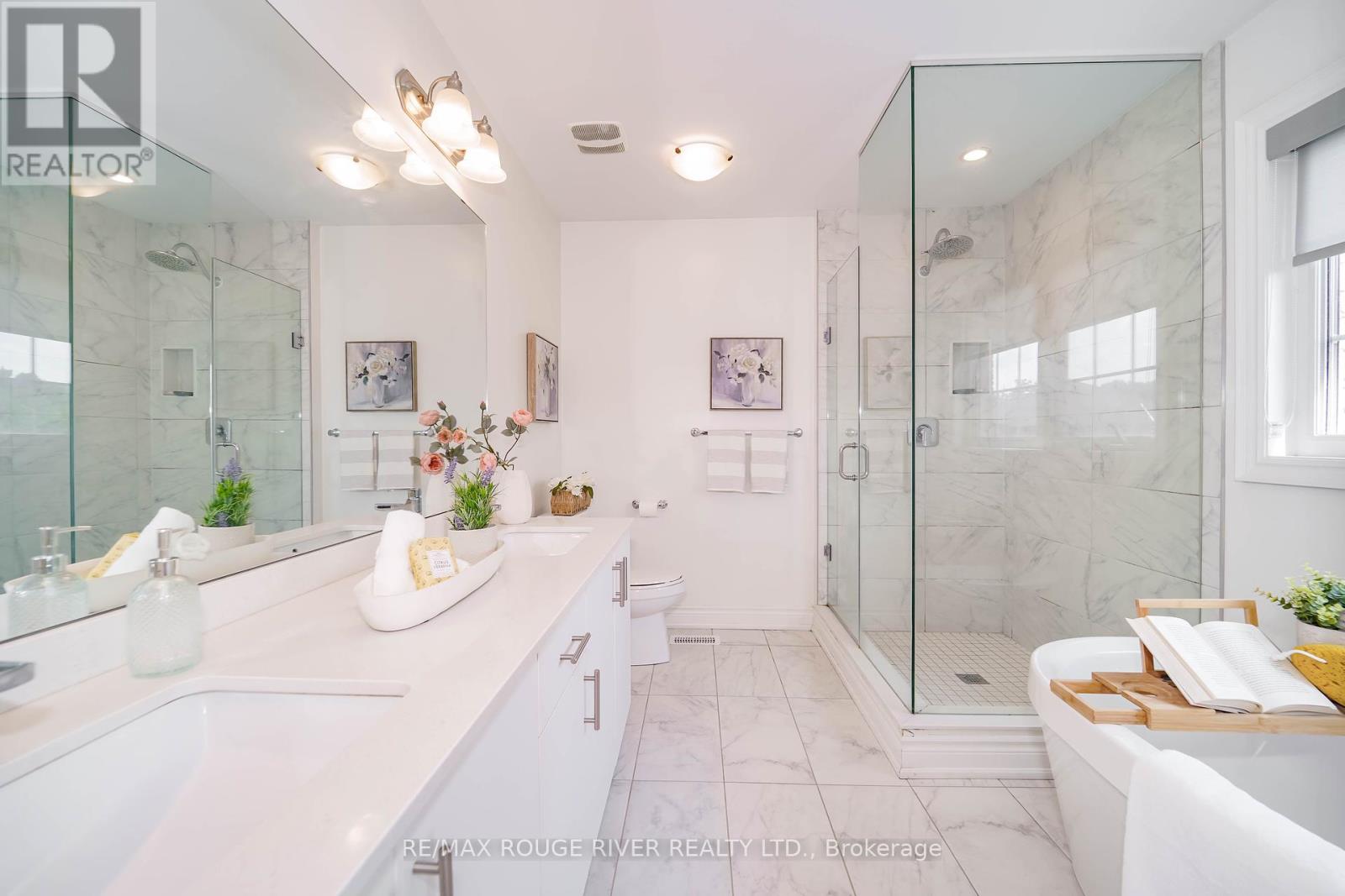 Photo 35 of 195 Lionhead Golf Club Road, Brampton ON