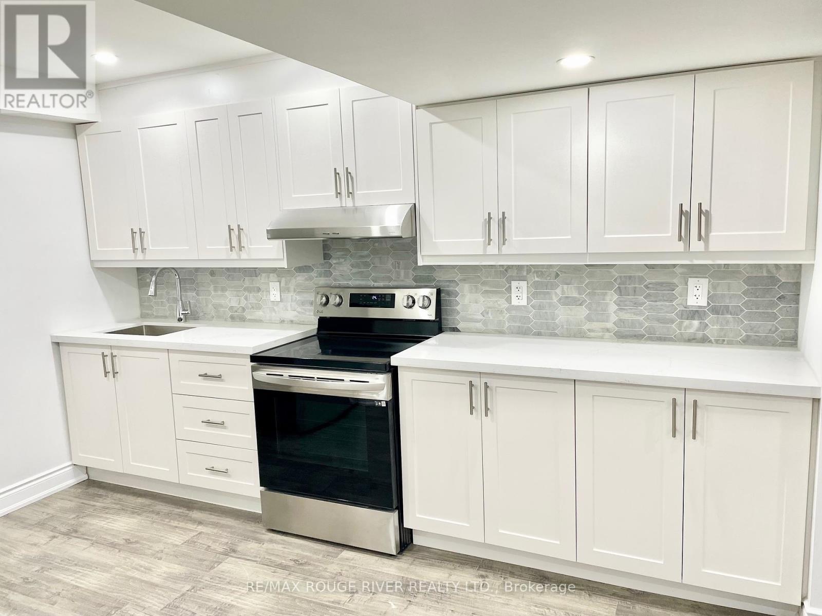 Photo 46 of 195 Lionhead Golf Club Road, Brampton ON