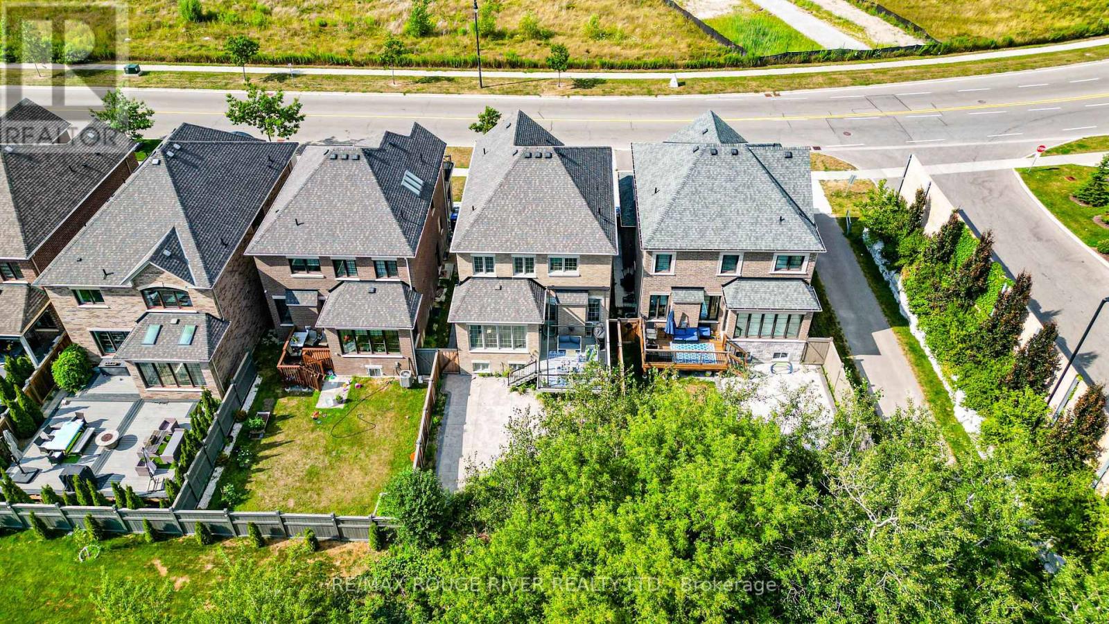 Photo 6 of 195 Lionhead Golf Club Road, Brampton ON