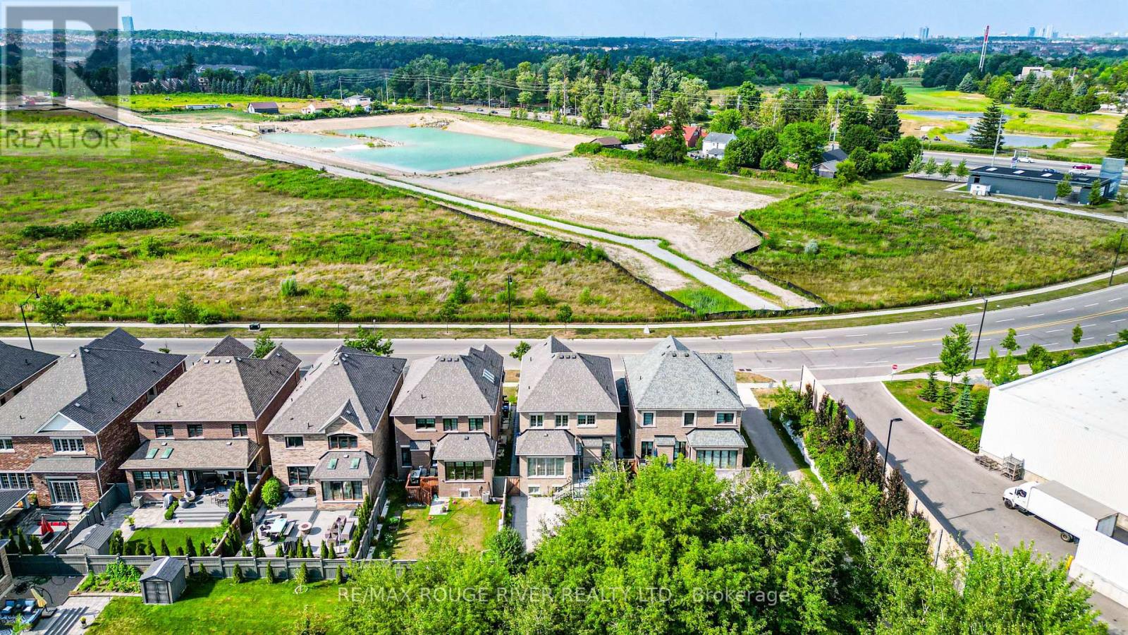 Photo 7 of 195 Lionhead Golf Club Road, Brampton ON