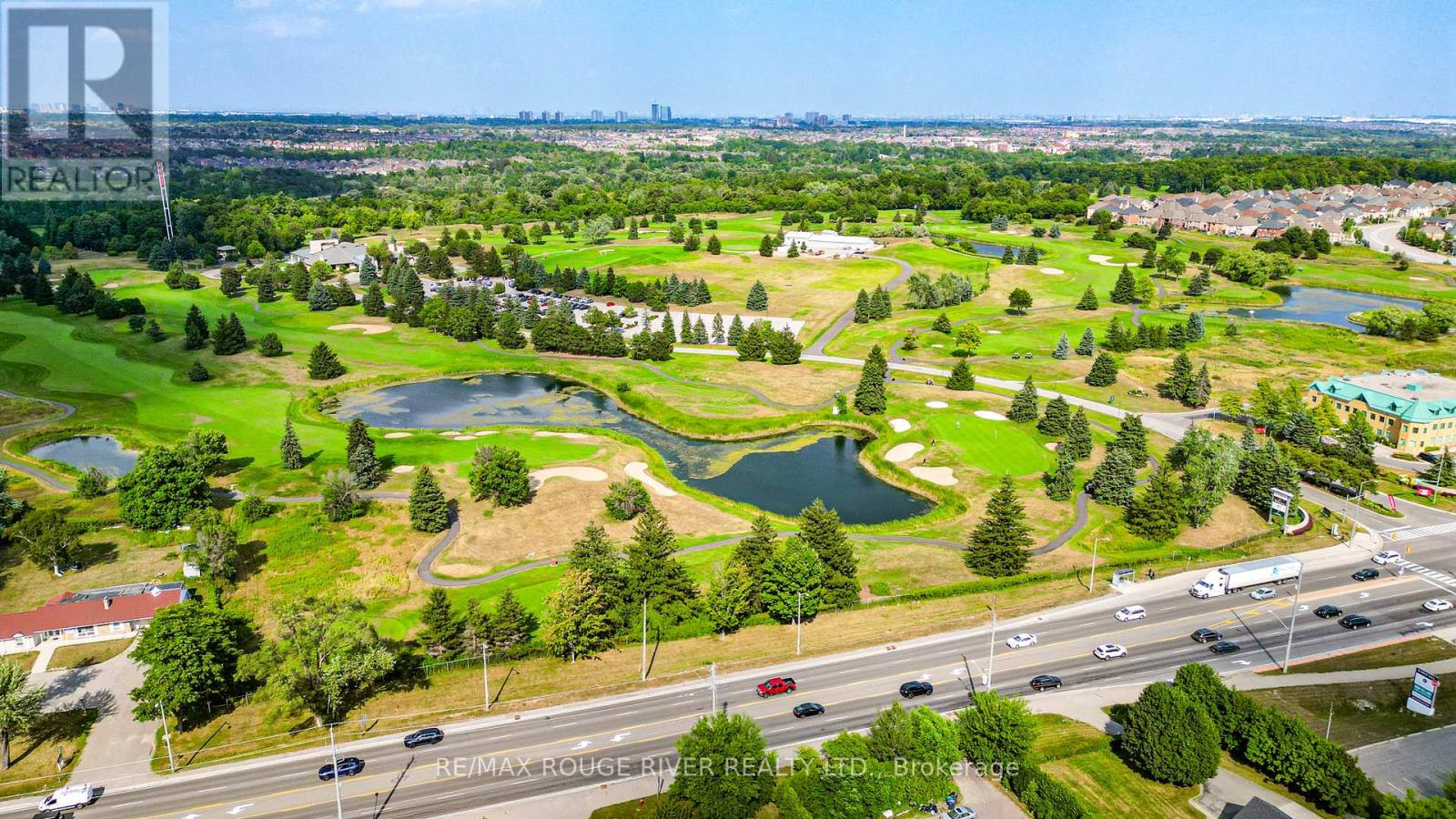 Photo 8 of 195 Lionhead Golf Club Road, Brampton ON