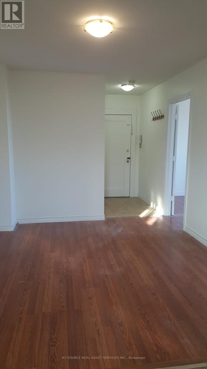 Photo 4 of 1 44 Bartonville Avenue W, Toronto ON