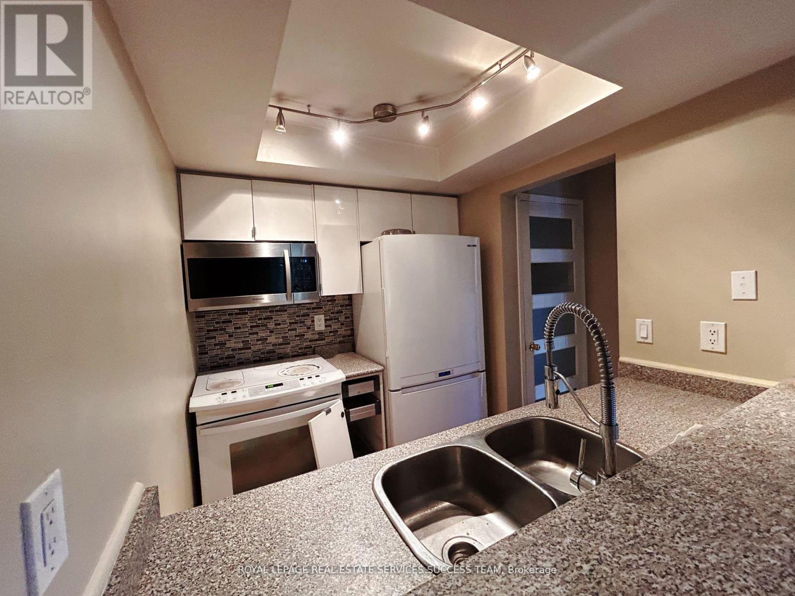 Photo 1 of 213 101 Bristol Road E, Mississauga ON