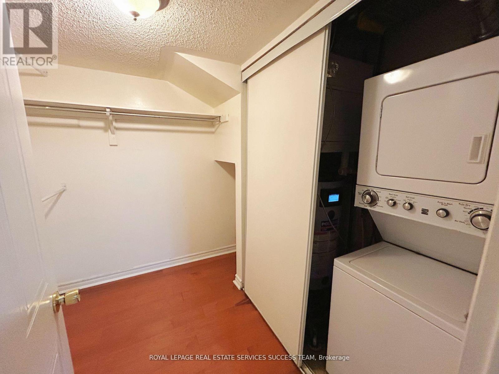 Photo 5 of 213 101 Bristol Road E, Mississauga ON