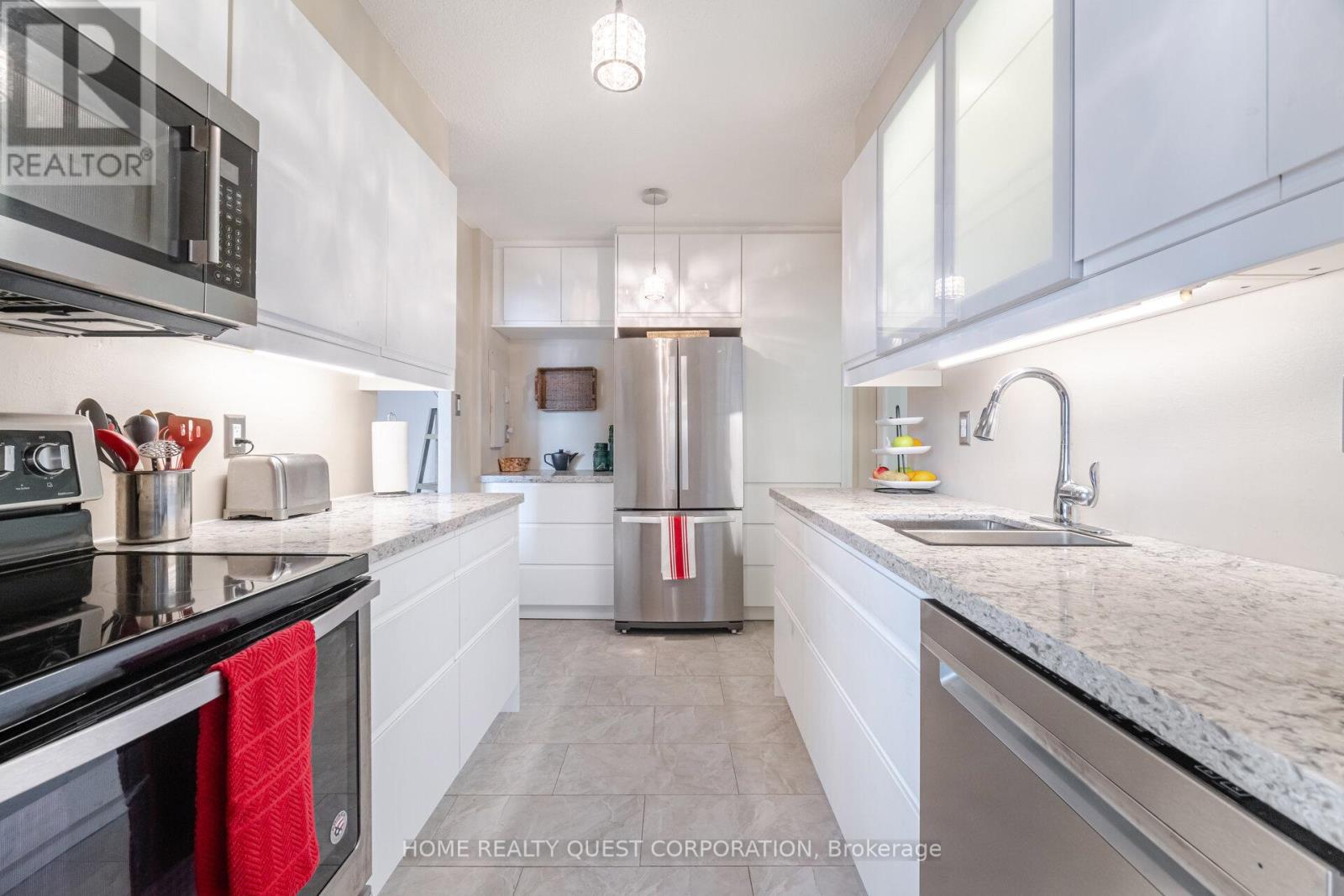 Photo 1 of 510 3170 Kirwin Avenue, Mississauga ON