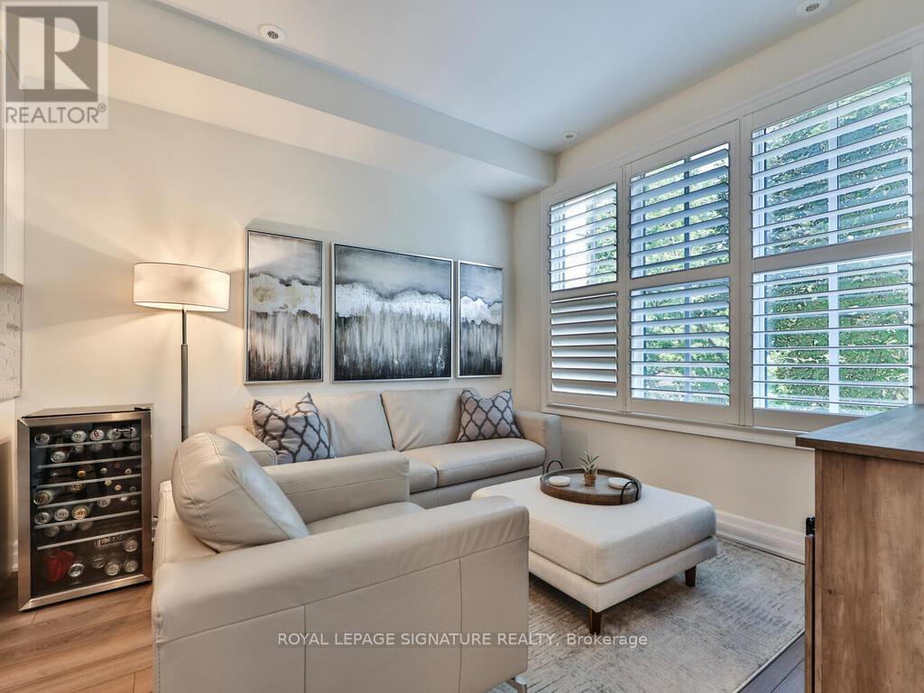 Photo 7 of 212 652 Cricklewood Drive, Mississauga ON