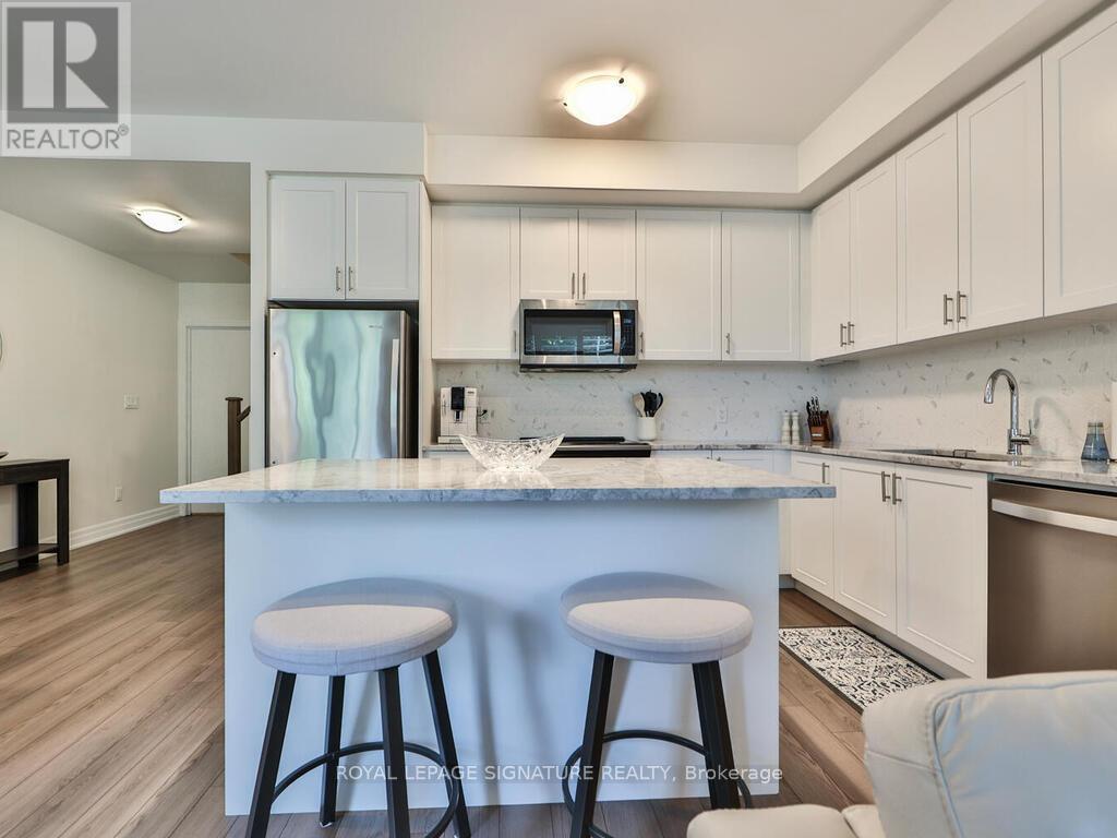 Photo 1 of 212 652 Cricklewood Drive, Mississauga ON