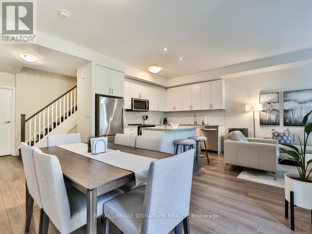 Photo 2 of 212 652 Cricklewood Drive, Mississauga ON