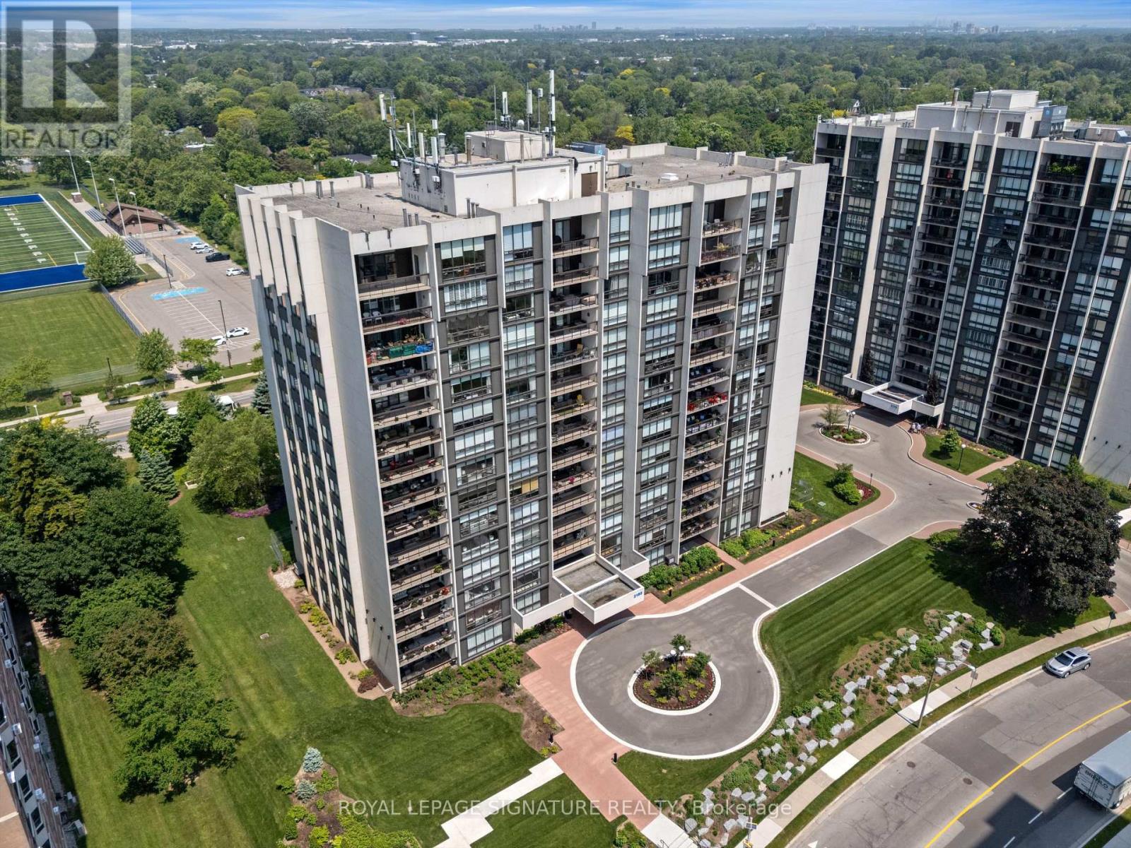 Photo 3 of 604 2185 Marine Drive, Oakville ON