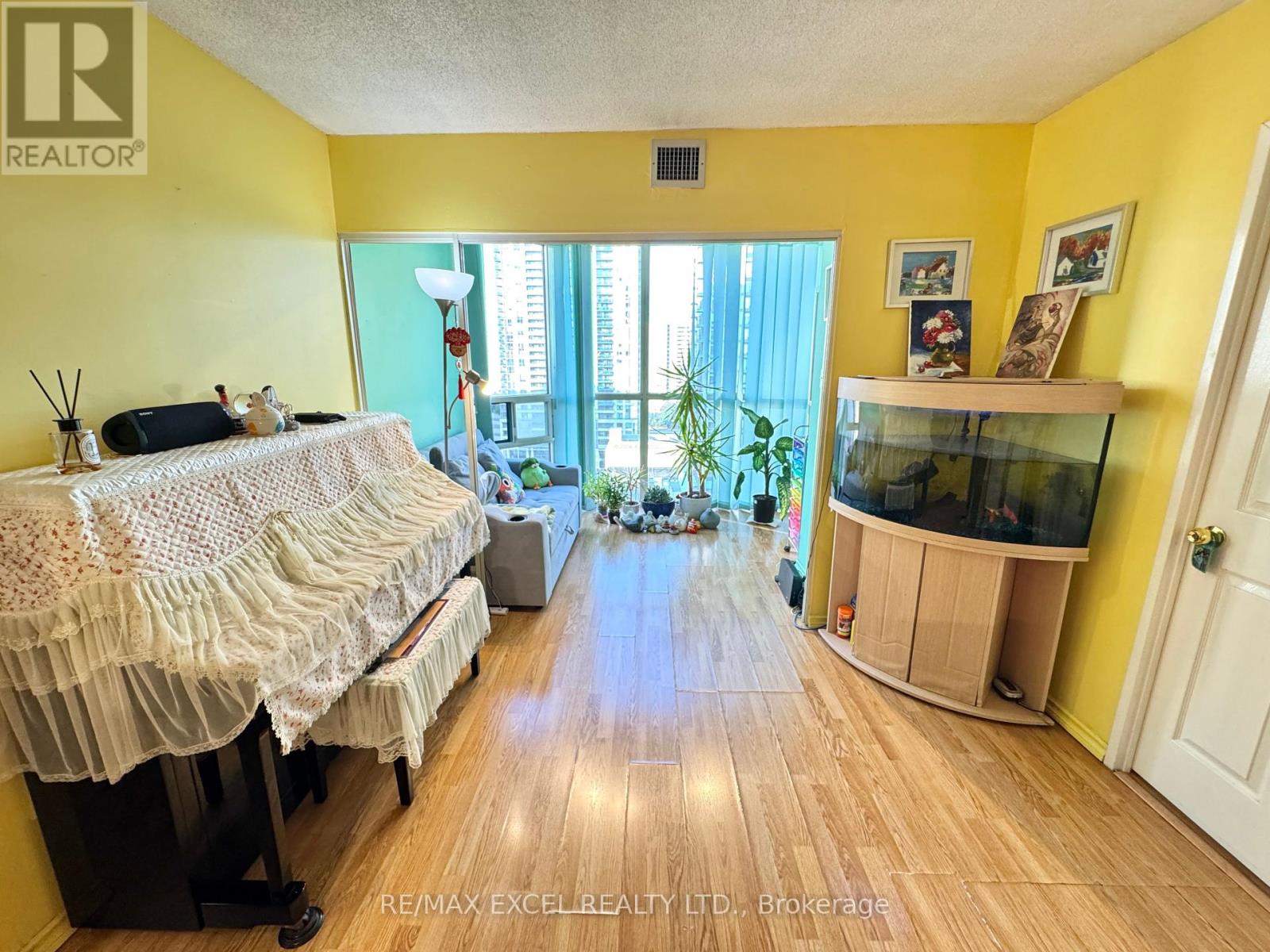 Photo 1 of 1412 285 Enfield Place, Mississauga ON
