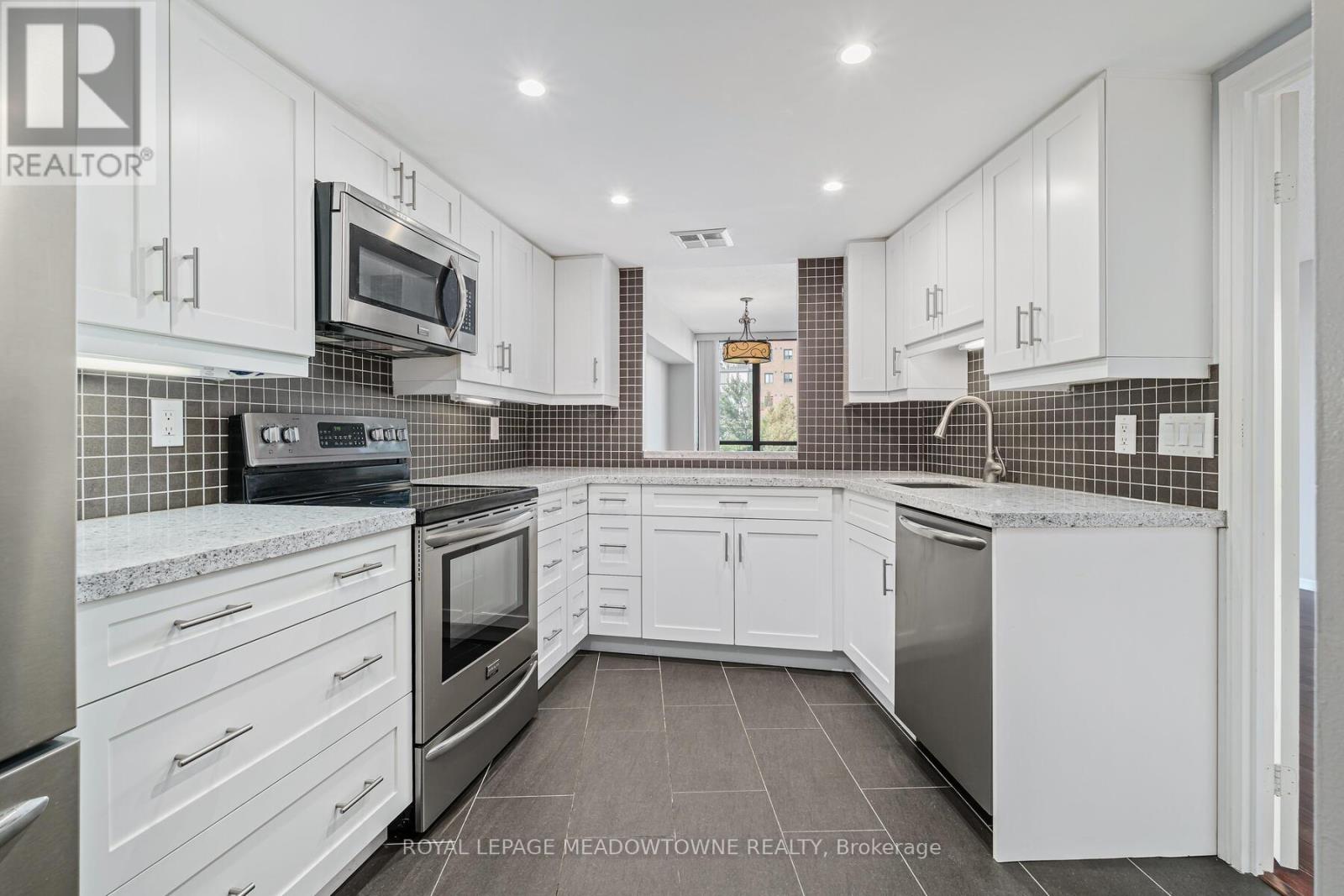 Photo 1 of 506 1230 Marlborough Court, Oakville ON