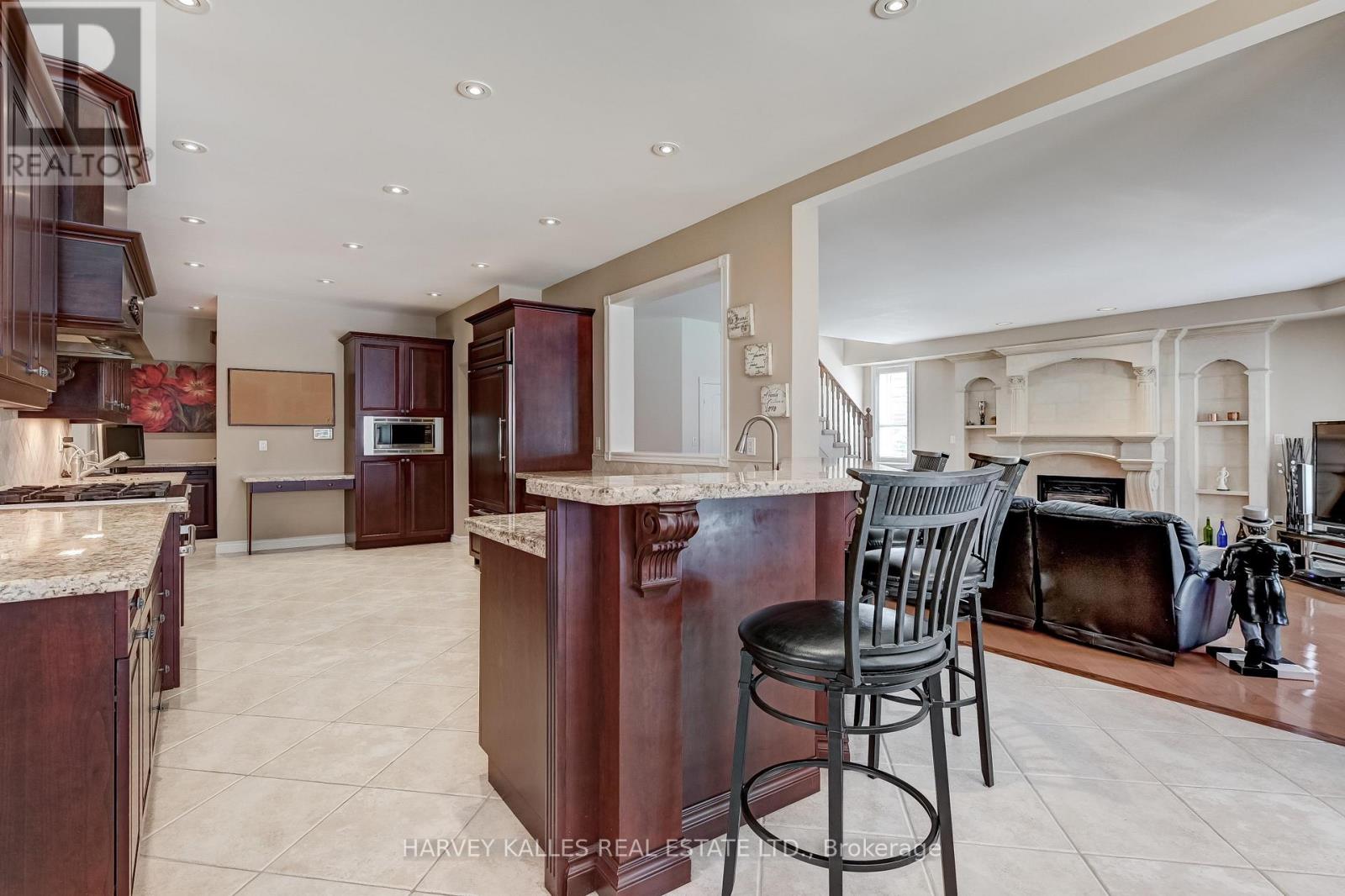 Photo 10 of 5108 Forest Hill Drive, Mississauga ON