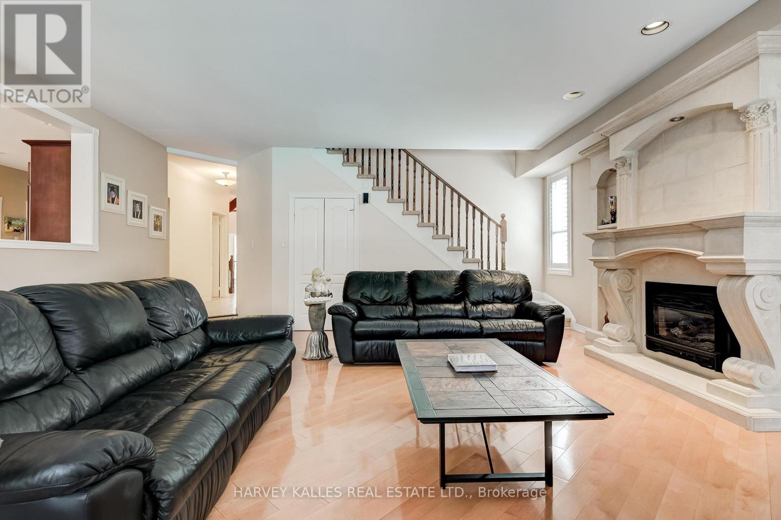 Photo 12 of 5108 Forest Hill Drive, Mississauga ON