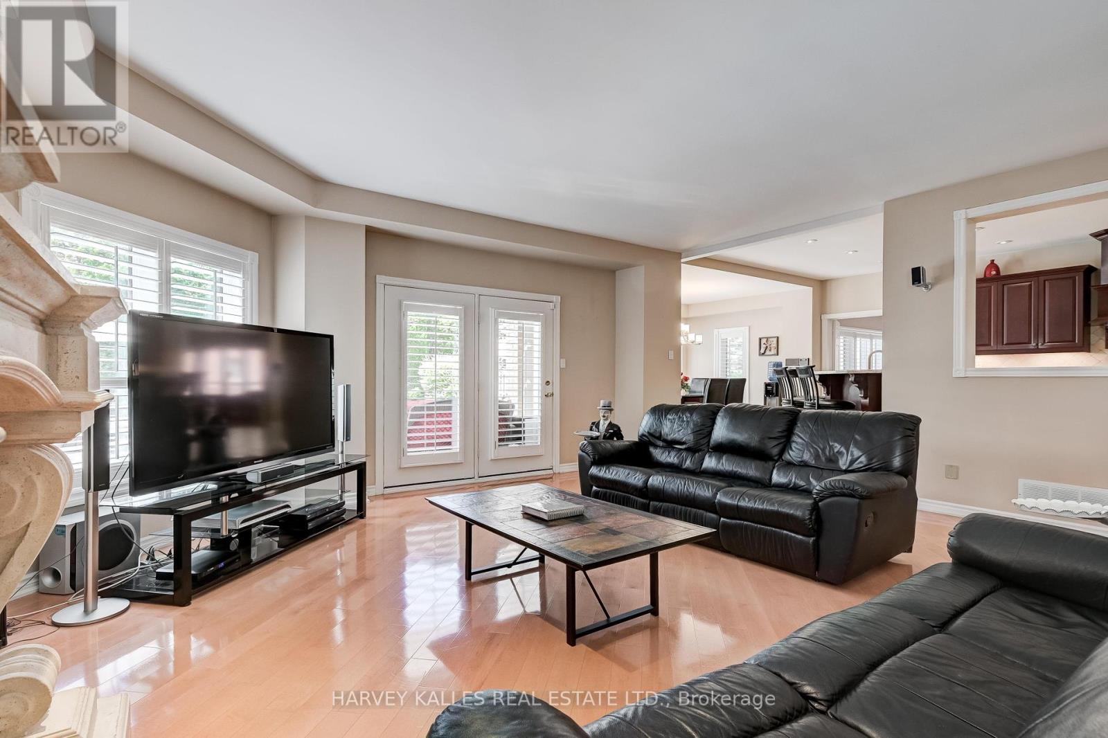 Photo 13 of 5108 Forest Hill Drive, Mississauga ON