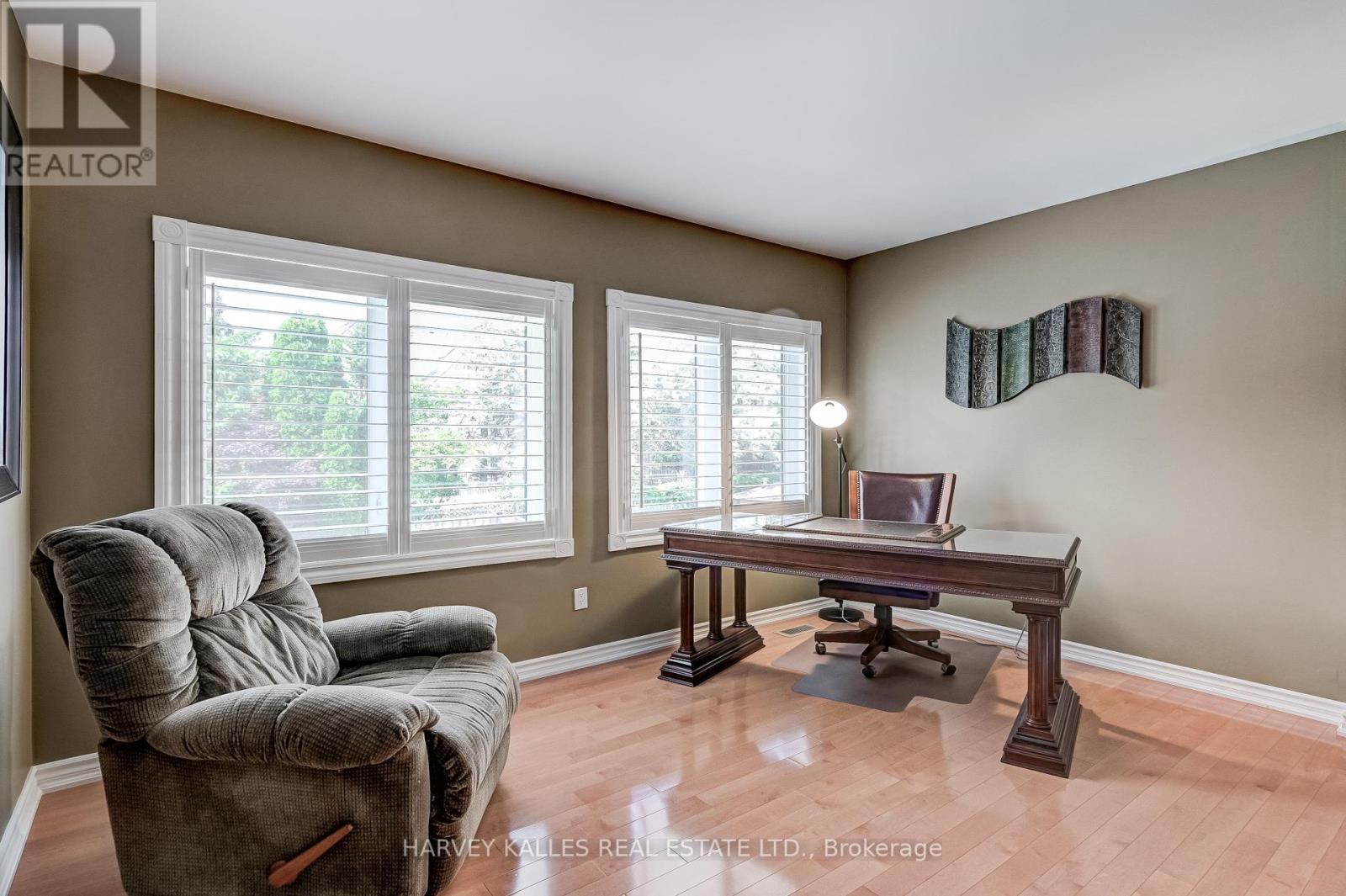 Photo 17 of 5108 Forest Hill Drive, Mississauga ON