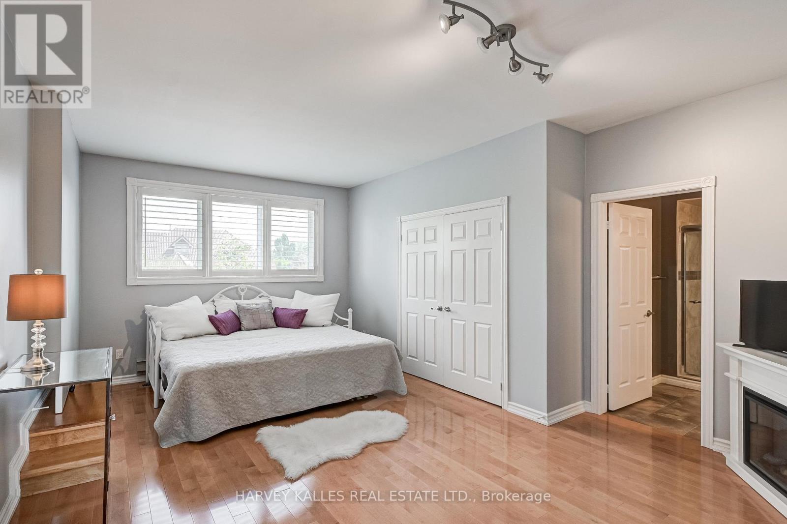 Photo 23 of 5108 Forest Hill Drive, Mississauga ON