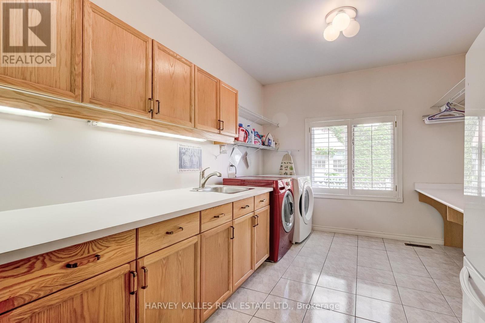 Photo 26 of 5108 Forest Hill Drive, Mississauga ON