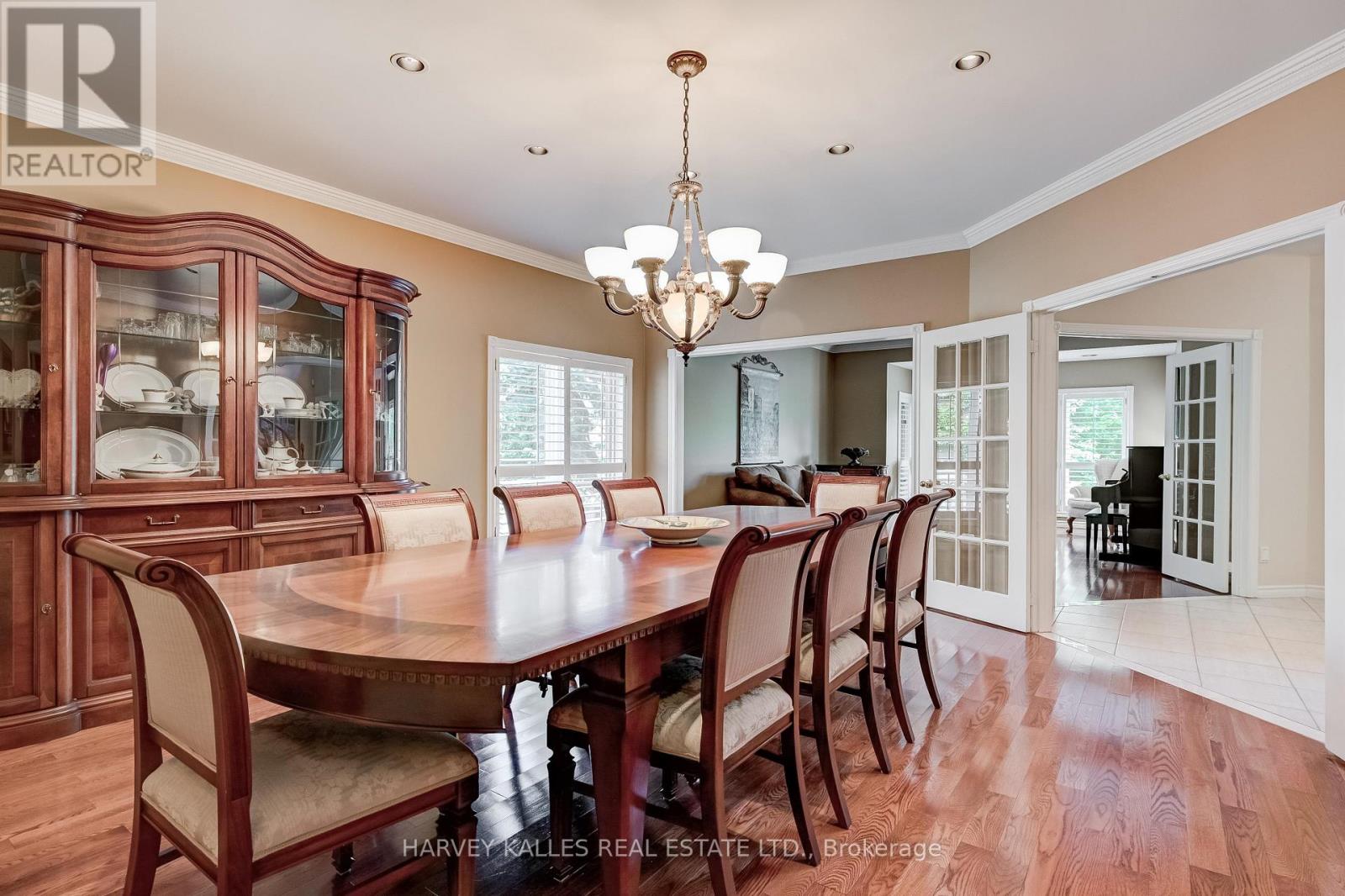 Photo 7 of 5108 Forest Hill Drive, Mississauga ON