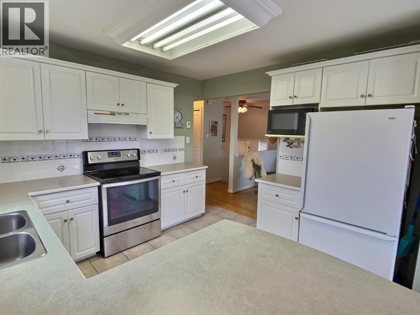 Photo 3 of 416 Larch Street, Chase BC