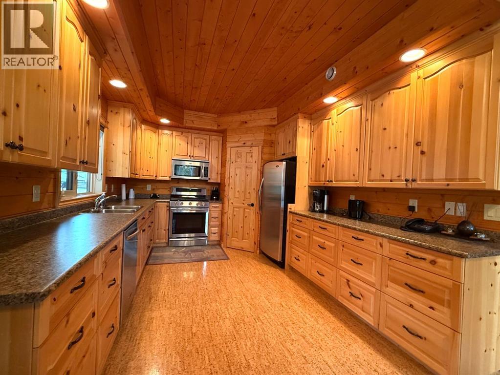 Photo 15 of 115 Deerland Road, Lac Des Iles SK