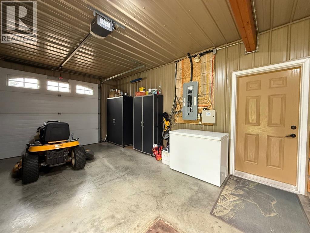 Photo 36 of 115 Deerland Road, Lac Des Iles SK