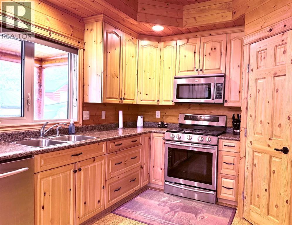 Photo 4 of 115 Deerland Road, Lac Des Iles SK