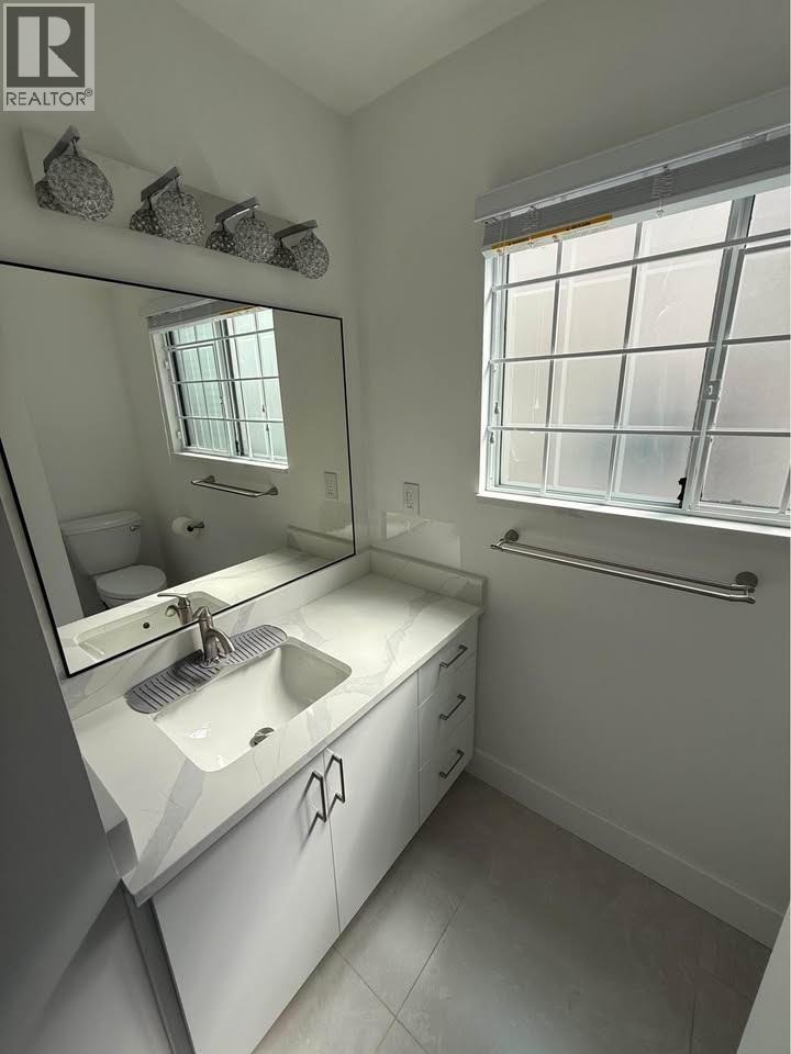 Photo 3 of 76 Xx Heather Street, Vancouver BC