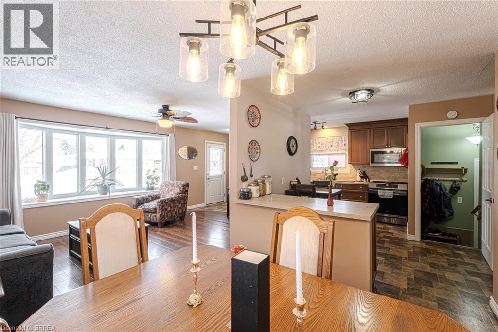 Photo 21 of 9 Blueridge Crescent, Brantford ON