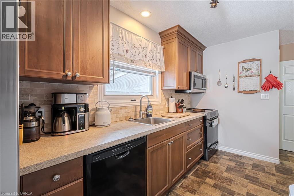 Photo 36 of 9 Blueridge Crescent, Brantford ON