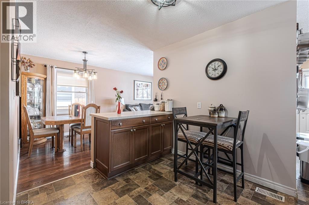 Photo 17 of 9 Blueridge Crescent, Brantford ON