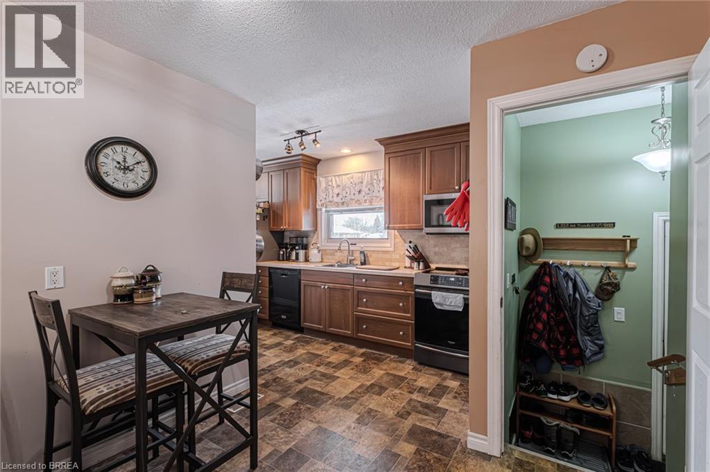 Photo 23 of 9 Blueridge Crescent, Brantford ON