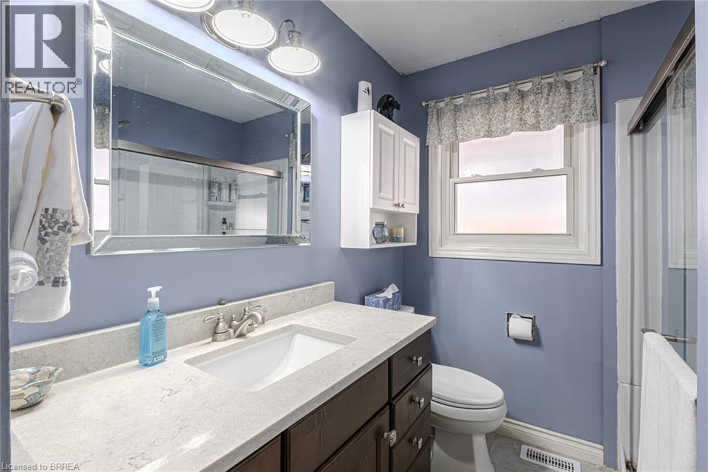 Photo 6 of 9 Blueridge Crescent, Brantford ON
