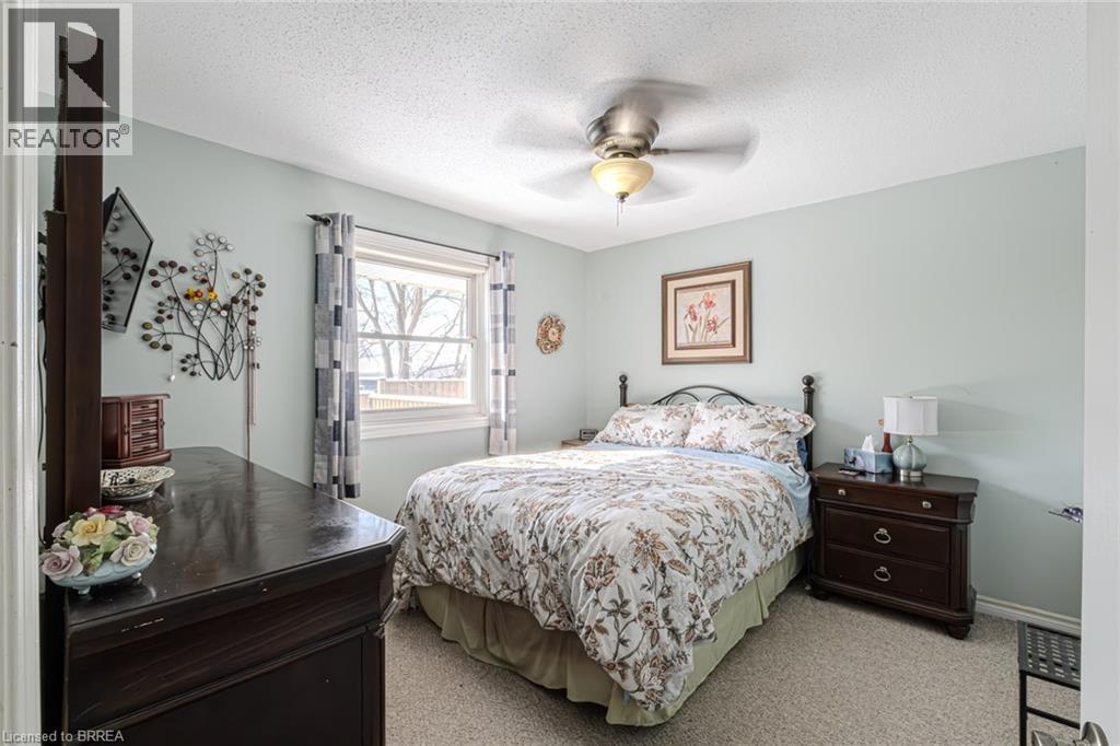 Photo 19 of 9 Blueridge Crescent, Brantford ON