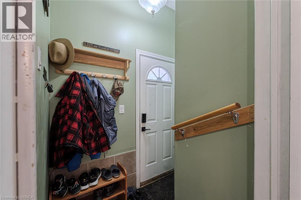 Photo 2 of 9 Blueridge Crescent, Brantford ON