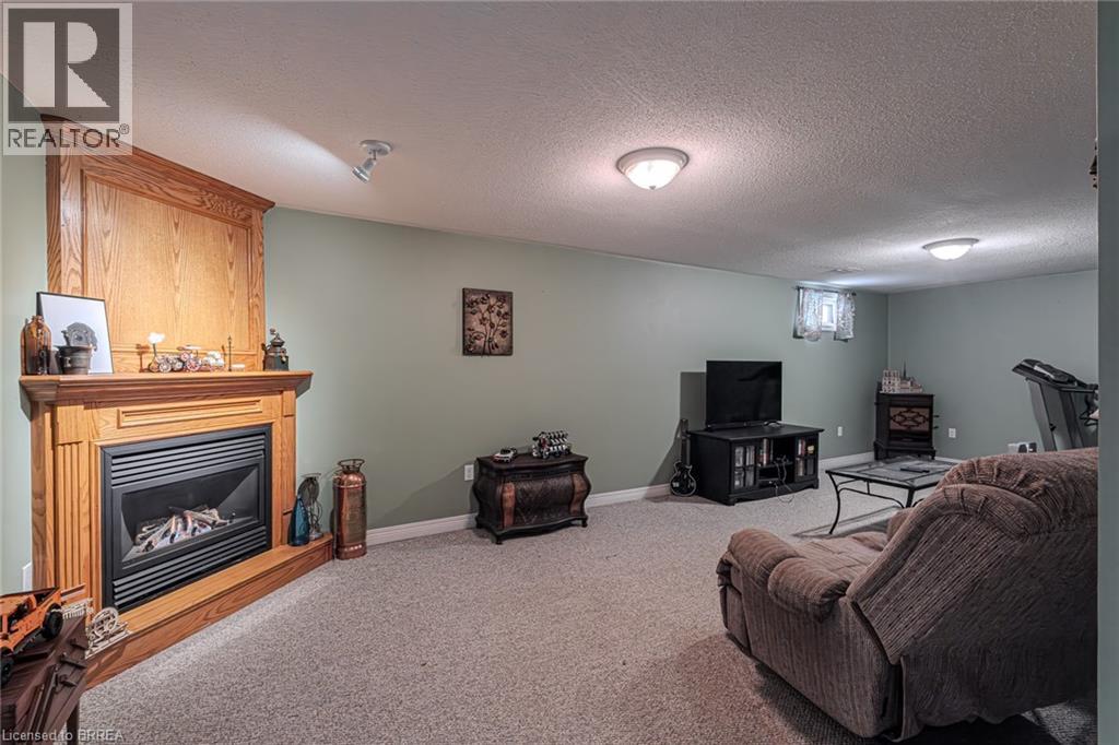 Photo 8 of 9 Blueridge Crescent, Brantford ON