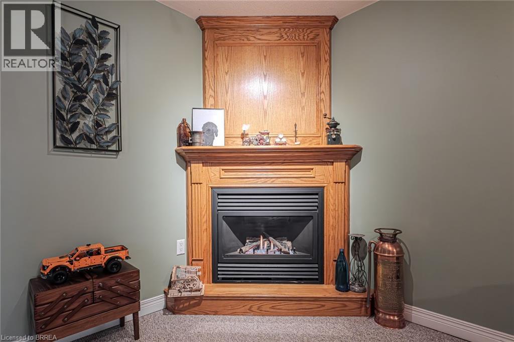 Photo 3 of 9 Blueridge Crescent, Brantford ON