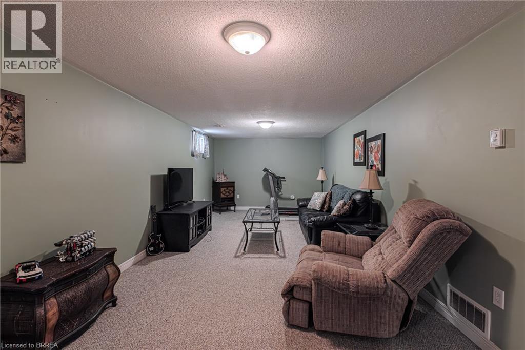 Photo 13 of 9 Blueridge Crescent, Brantford ON
