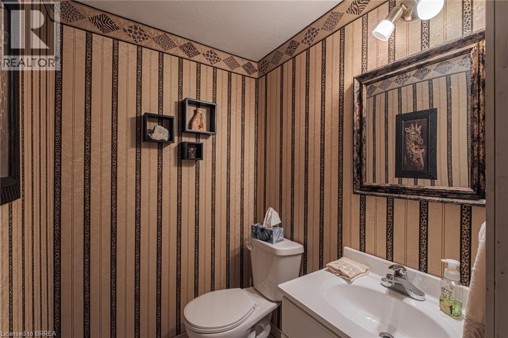 Photo 4 of 9 Blueridge Crescent, Brantford ON