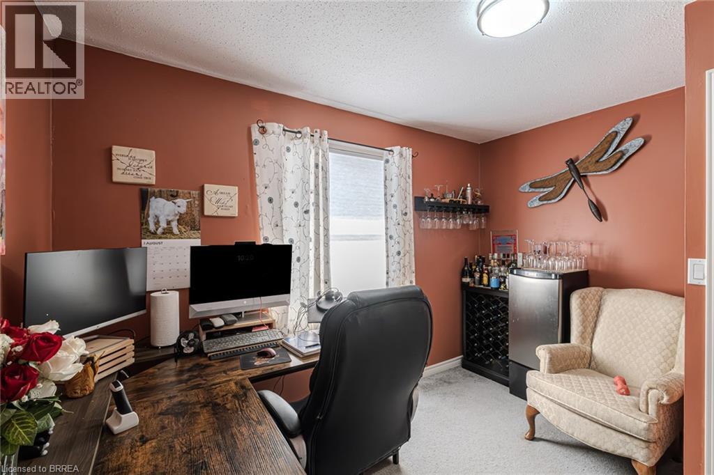 Photo 11 of 9 Blueridge Crescent, Brantford ON