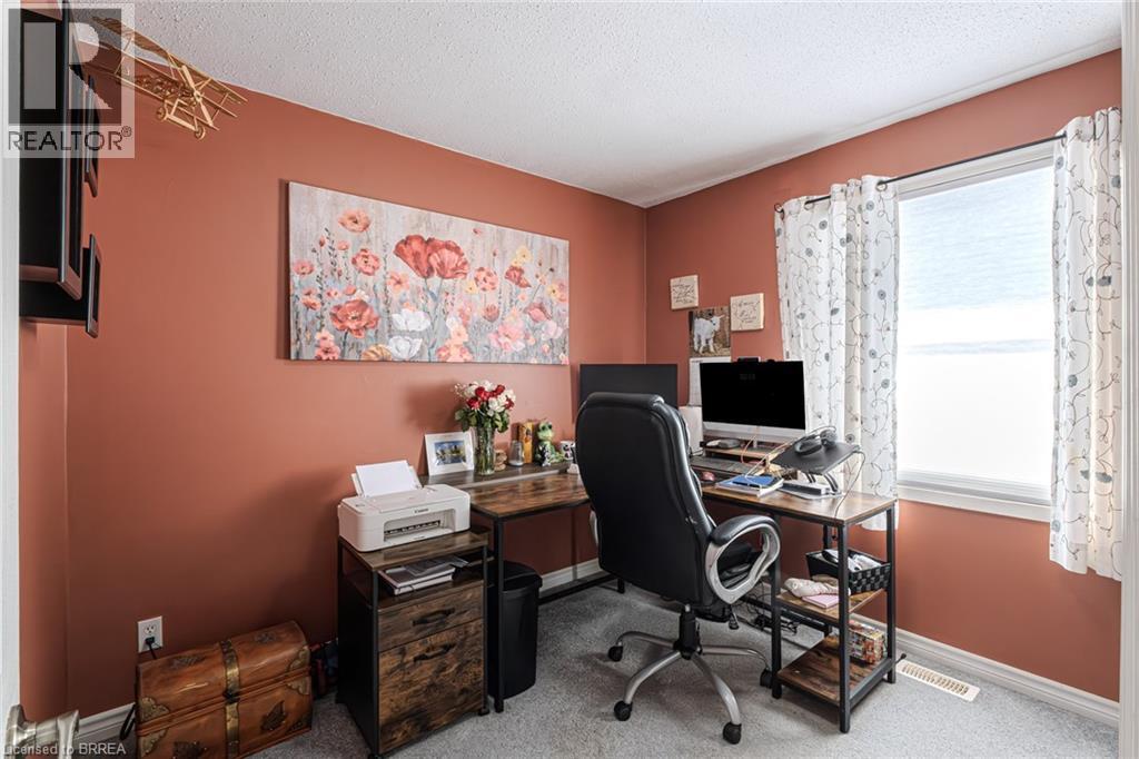 Photo 28 of 9 Blueridge Crescent, Brantford ON