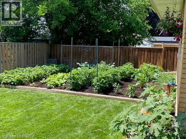 Photo 24 of 9 Blueridge Crescent, Brantford ON