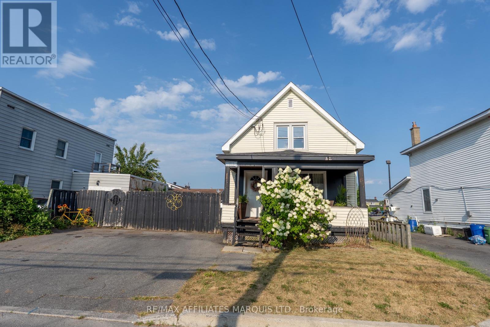 Photo 1 of 633 Augustus Street, Cornwall ON