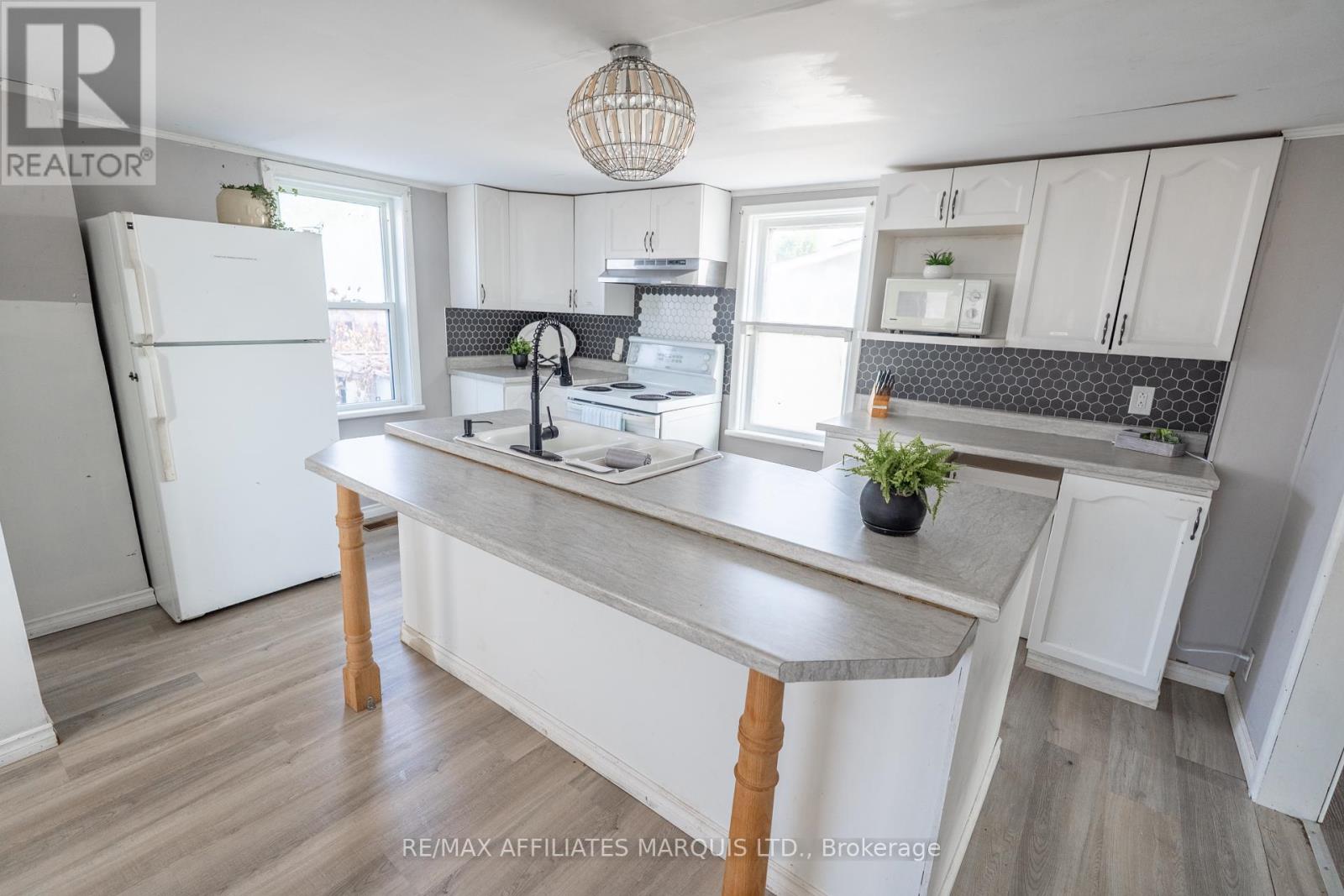 Photo 10 of 633 Augustus Street, Cornwall ON
