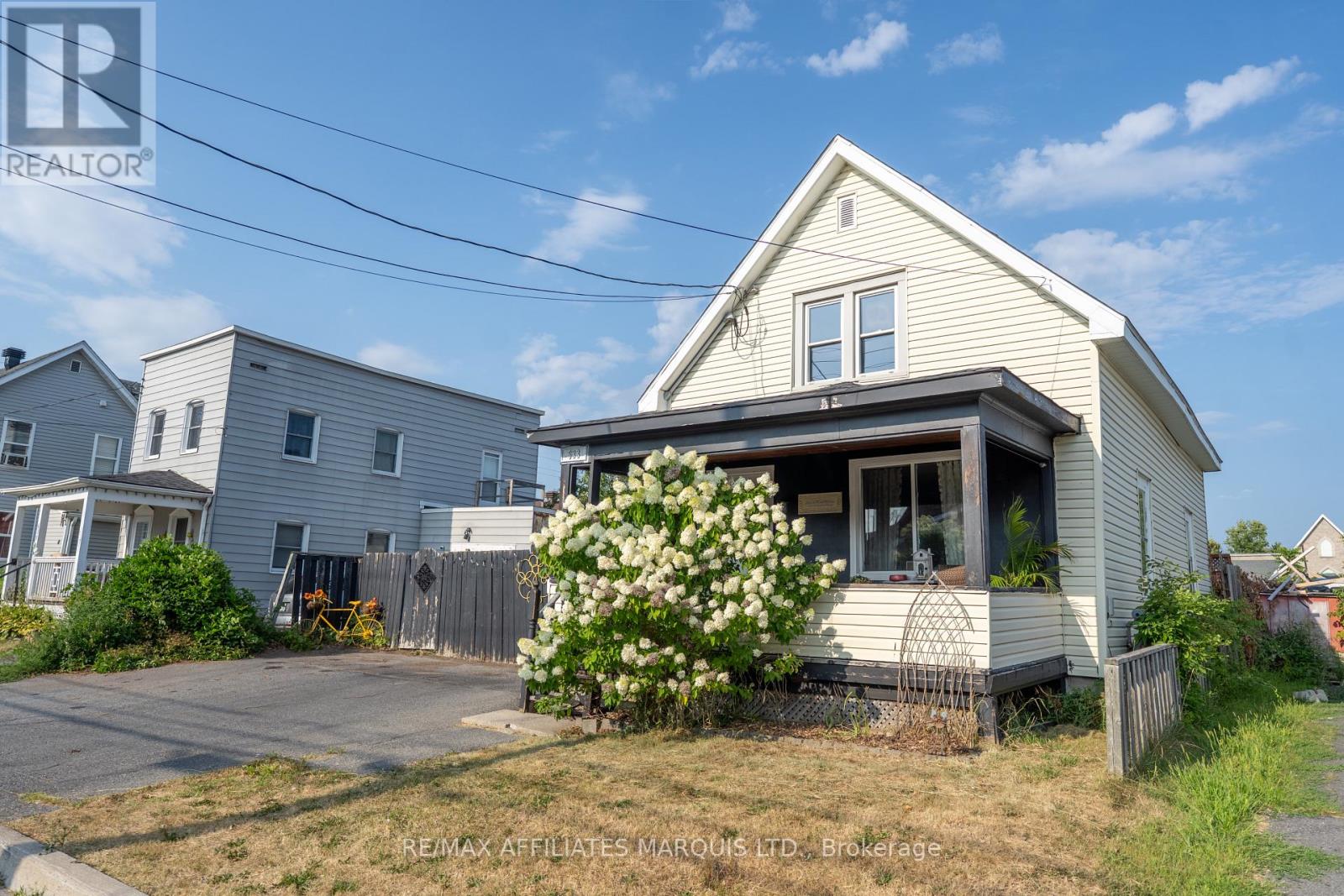 Photo 3 of 633 Augustus Street, Cornwall ON