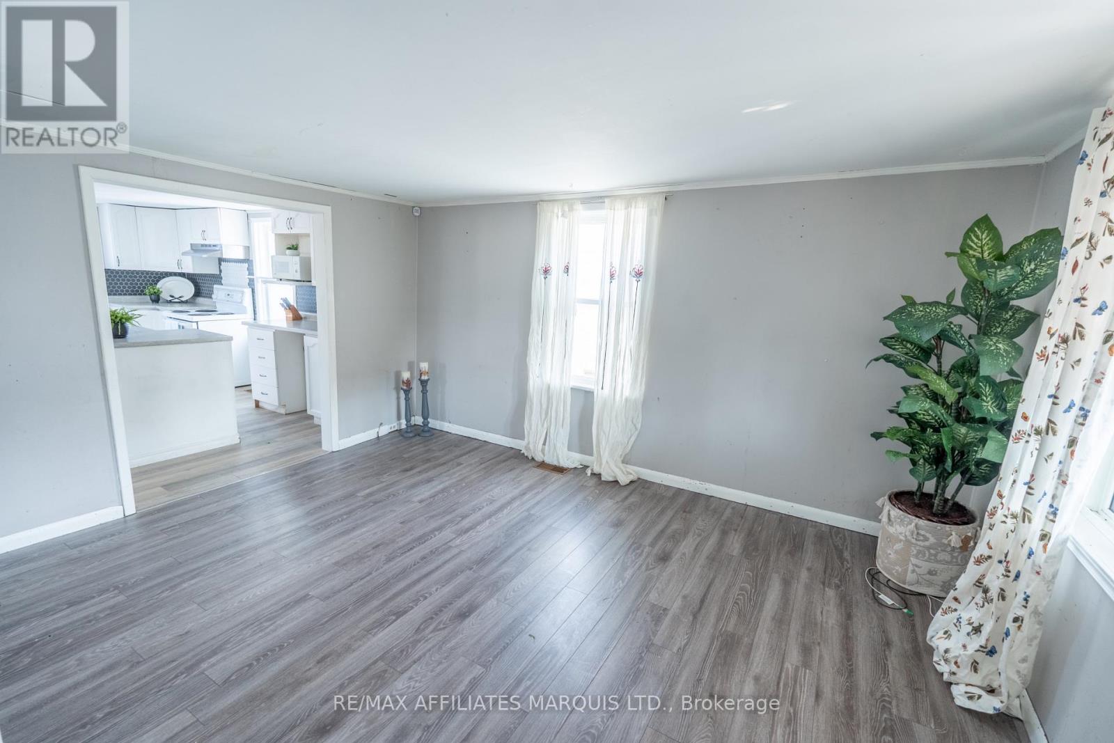 Photo 6 of 633 Augustus Street, Cornwall ON