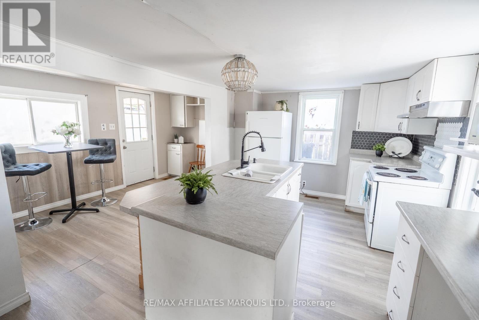 Photo 8 of 633 Augustus Street, Cornwall ON
