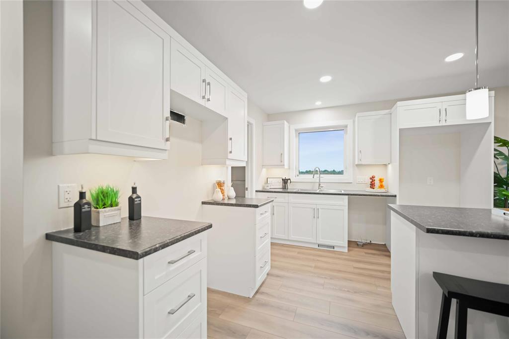 Photo 9 of 41 Gullane Street, Niverville MB