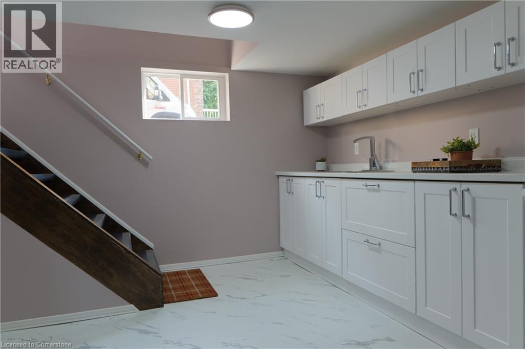 Photo 27 of 39 Cloverhill Road, Hamilton ON